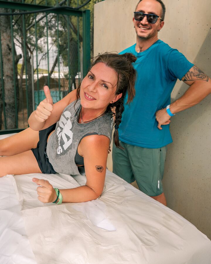 Una deportista con el pulgar arriba tras la sesión con Santiago